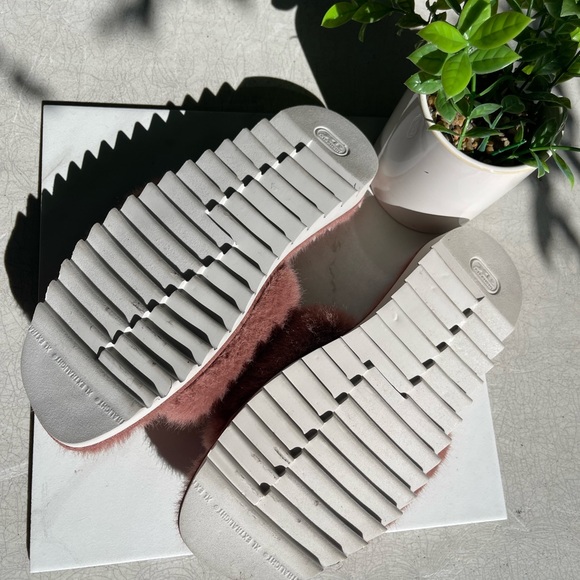 Women's Eira Faux Shearling Slides
In Sweet Rose size 40 - Picture 6 of 9